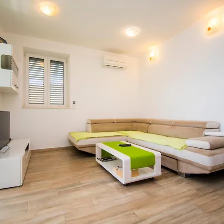 Apartment Mladenka